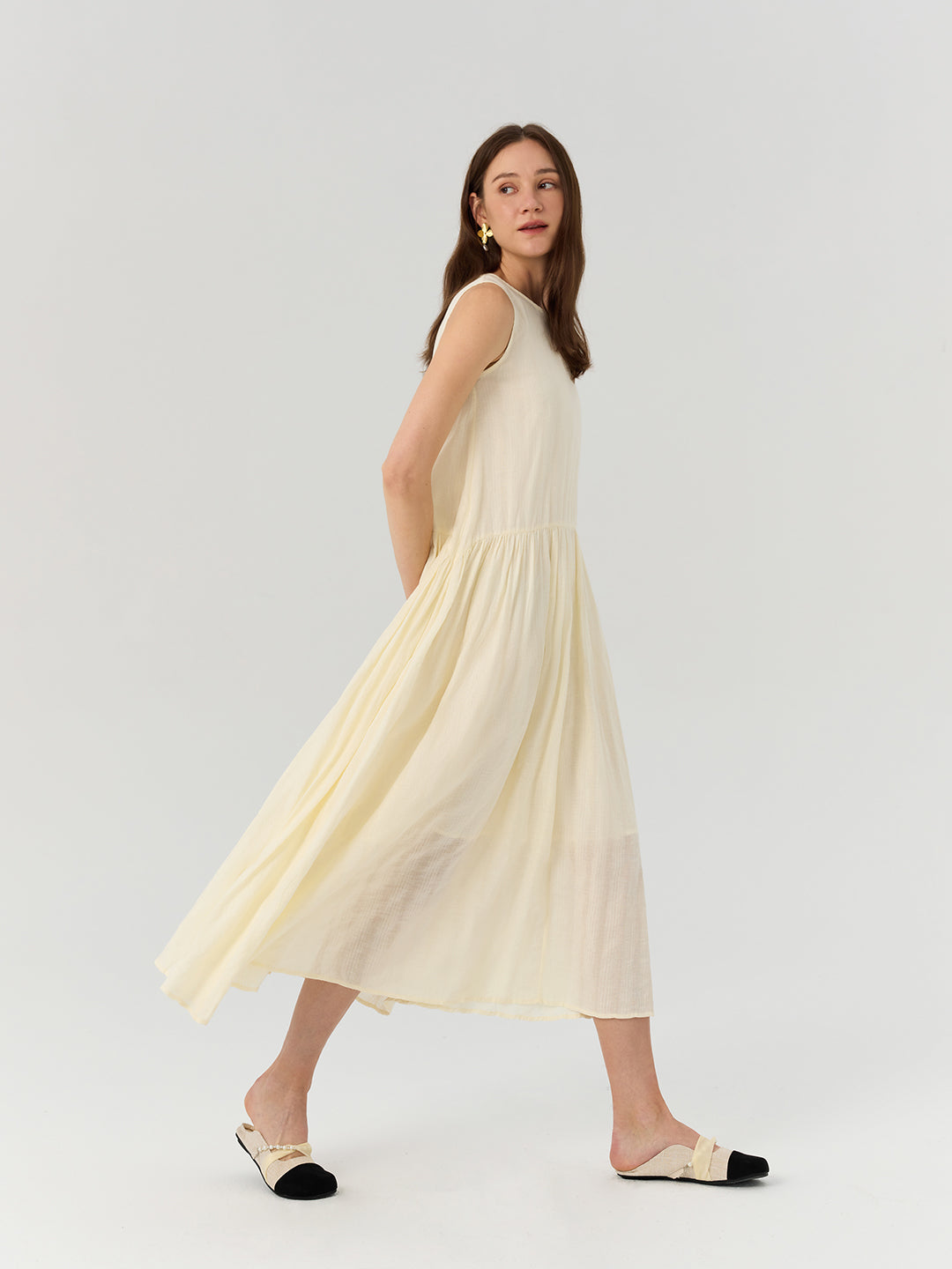 Simple Round-Neck Sleeveless Dress