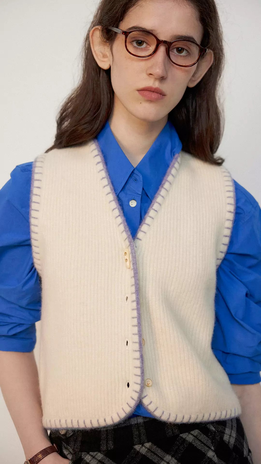 V-Neck Contrast Trim Layering Knit Vest