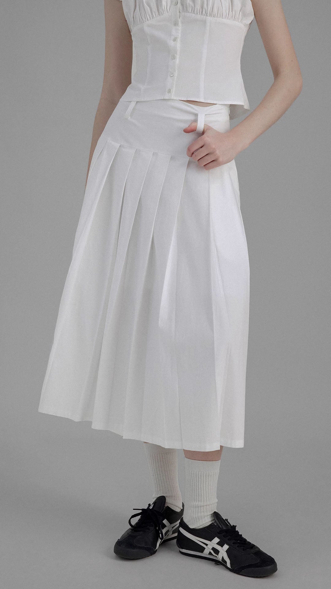 Vintage High Waist solid white Pleated Skirt / top