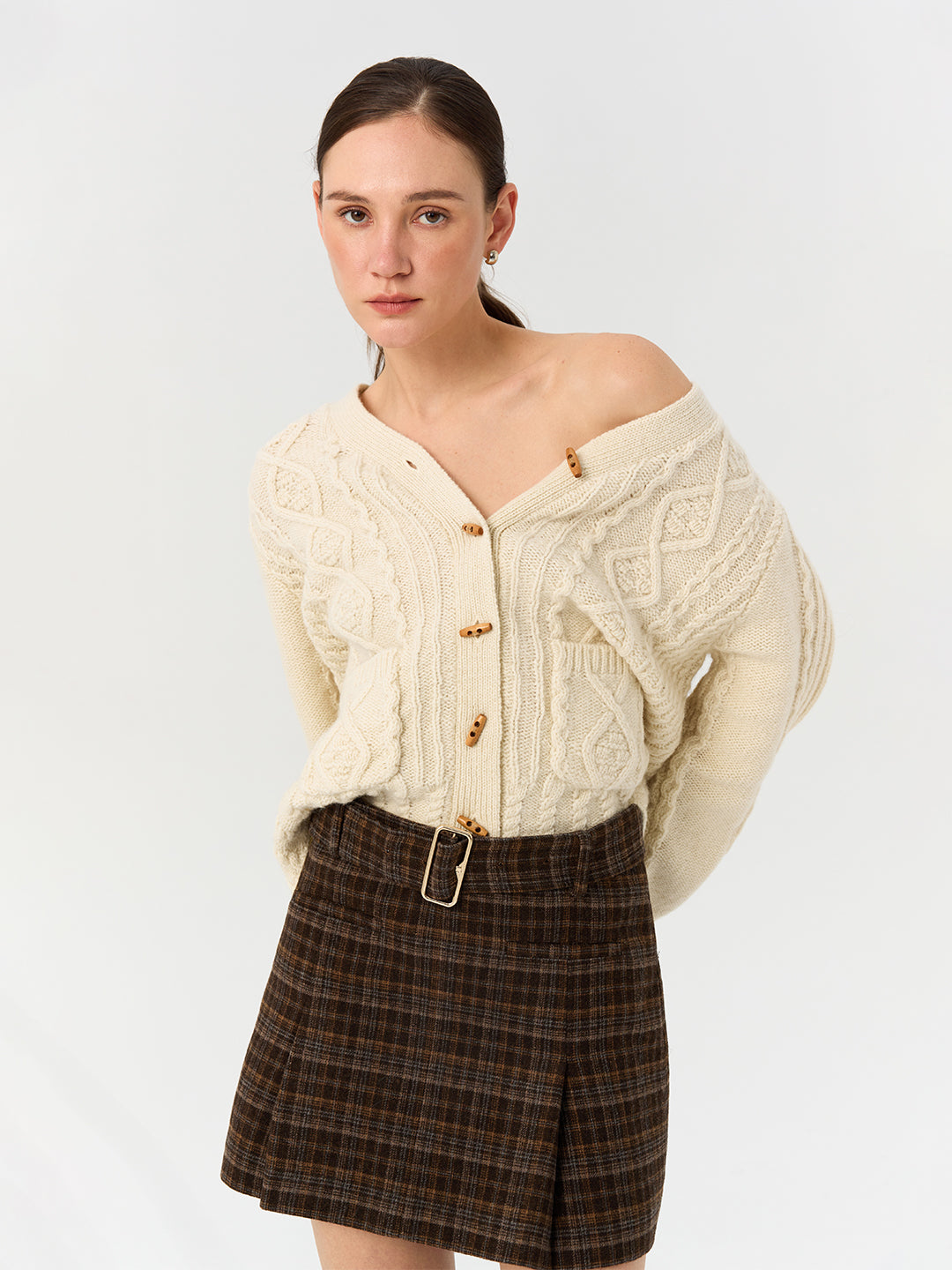 V-Neck Loose-Fit Cardigan in Cable Knit Merino Wool