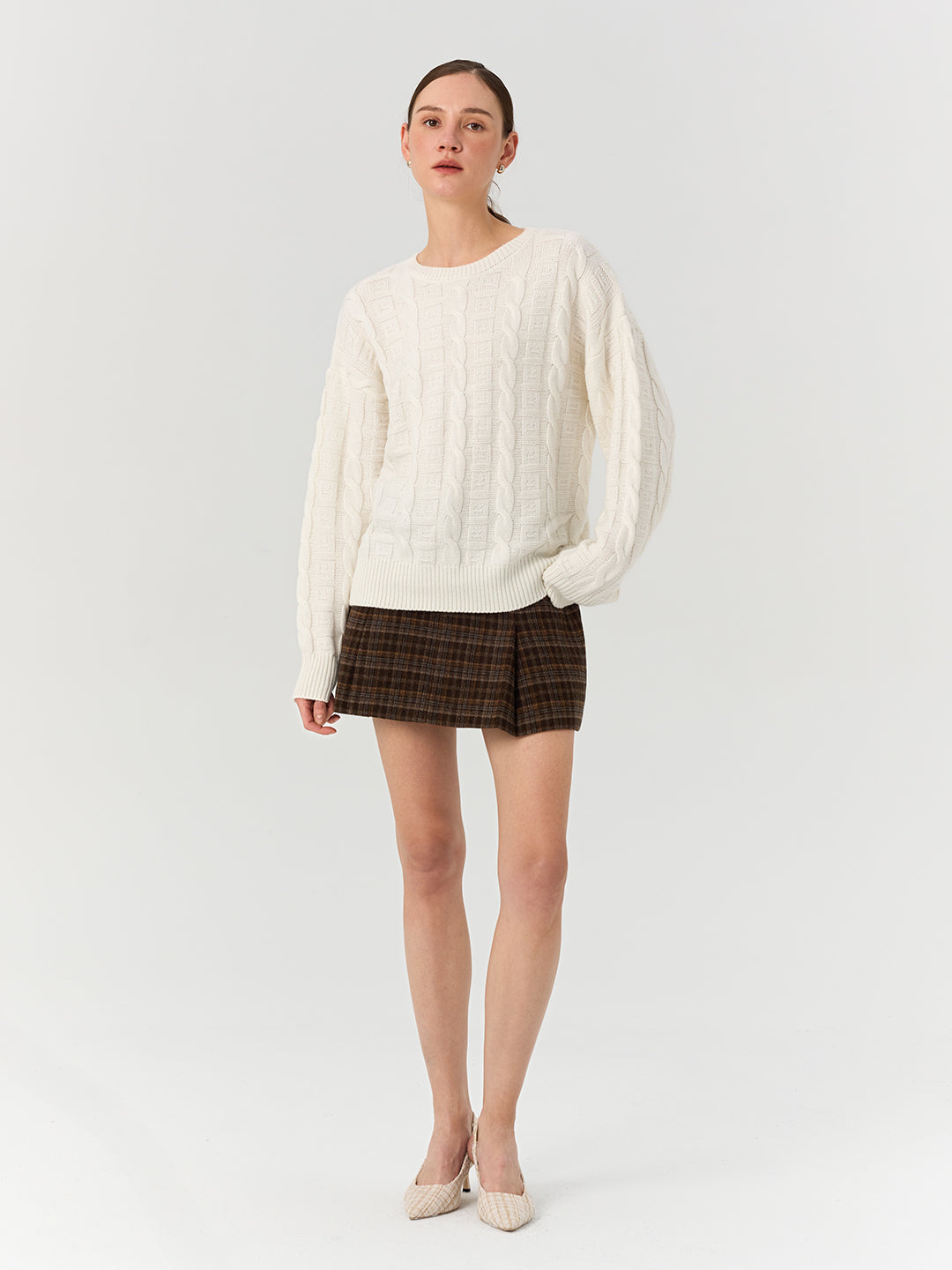 Loose Round Neck Cable-Knit Pullover Sweater