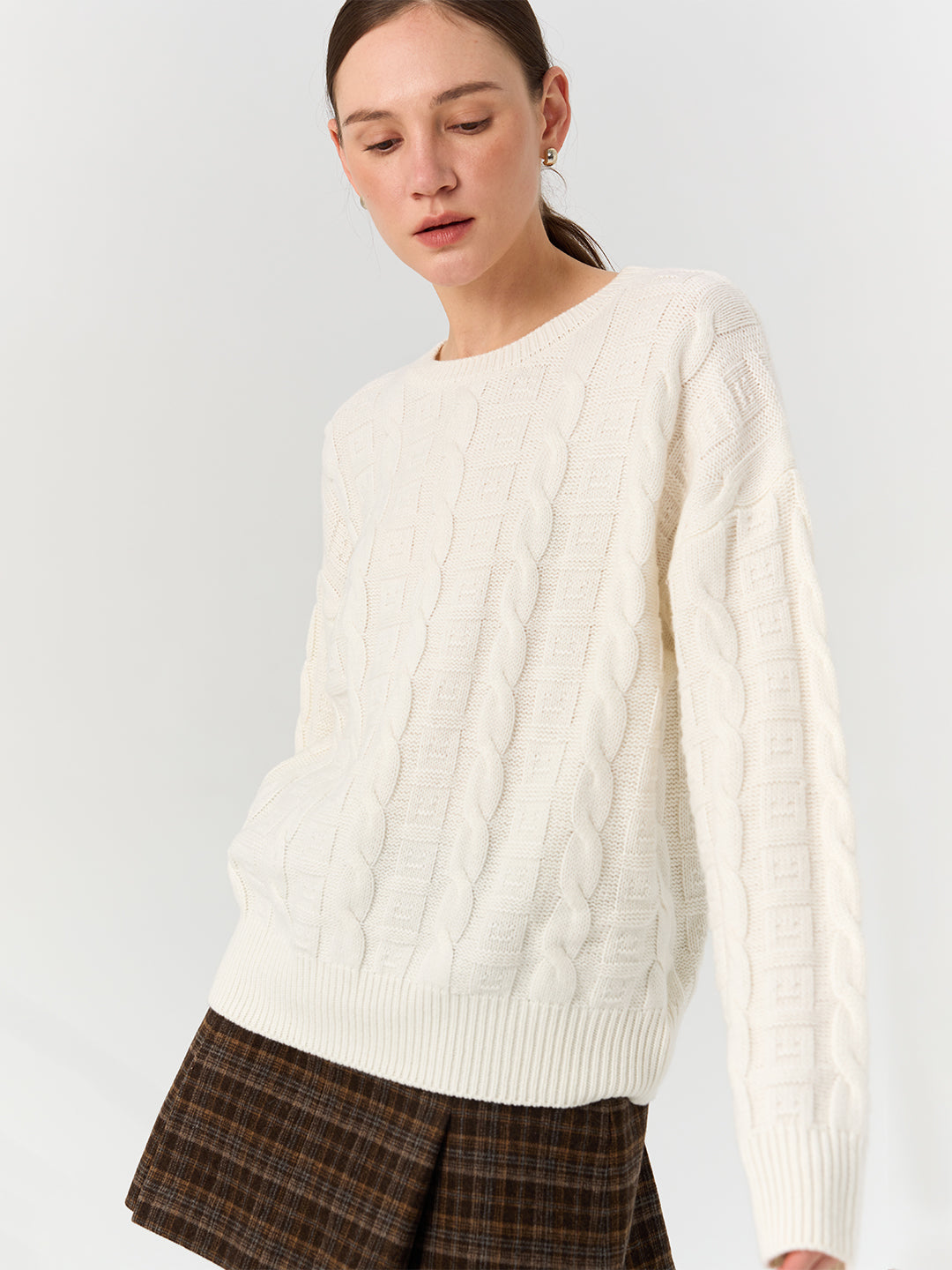 Loose Round Neck Cable-Knit Pullover Sweater