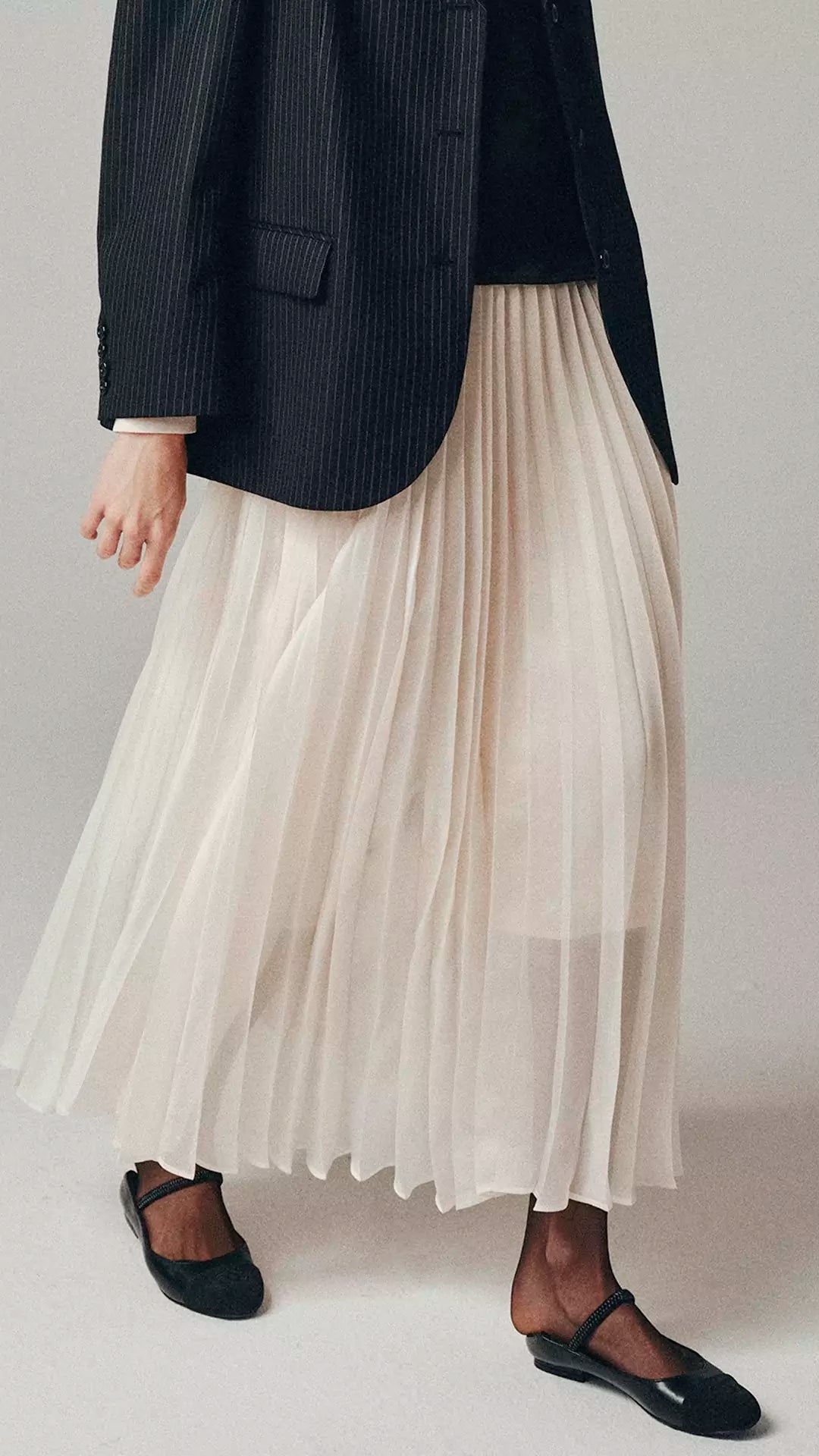 Elegant and Classic Pleated Flowing Midi Skirt