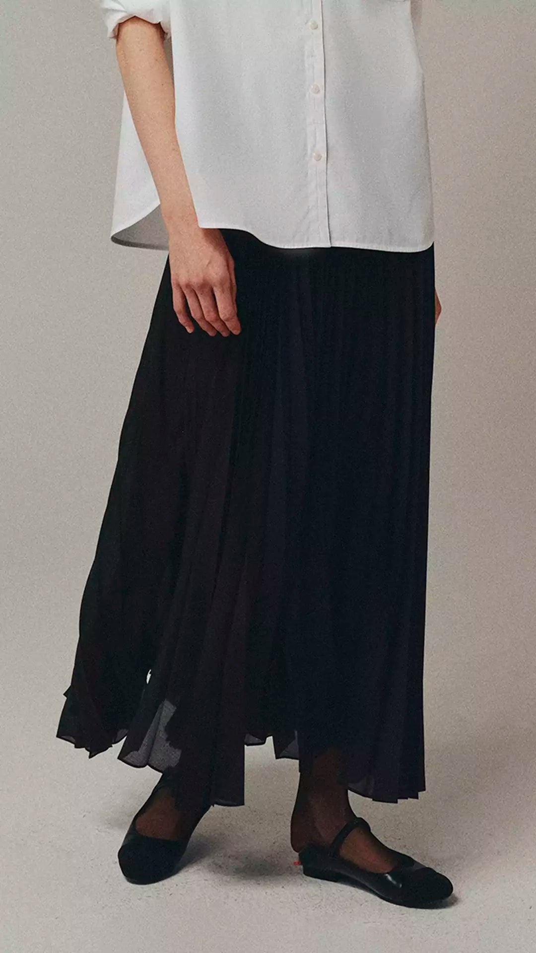 Elegant and Classic Pleated Flowing Midi Skirt