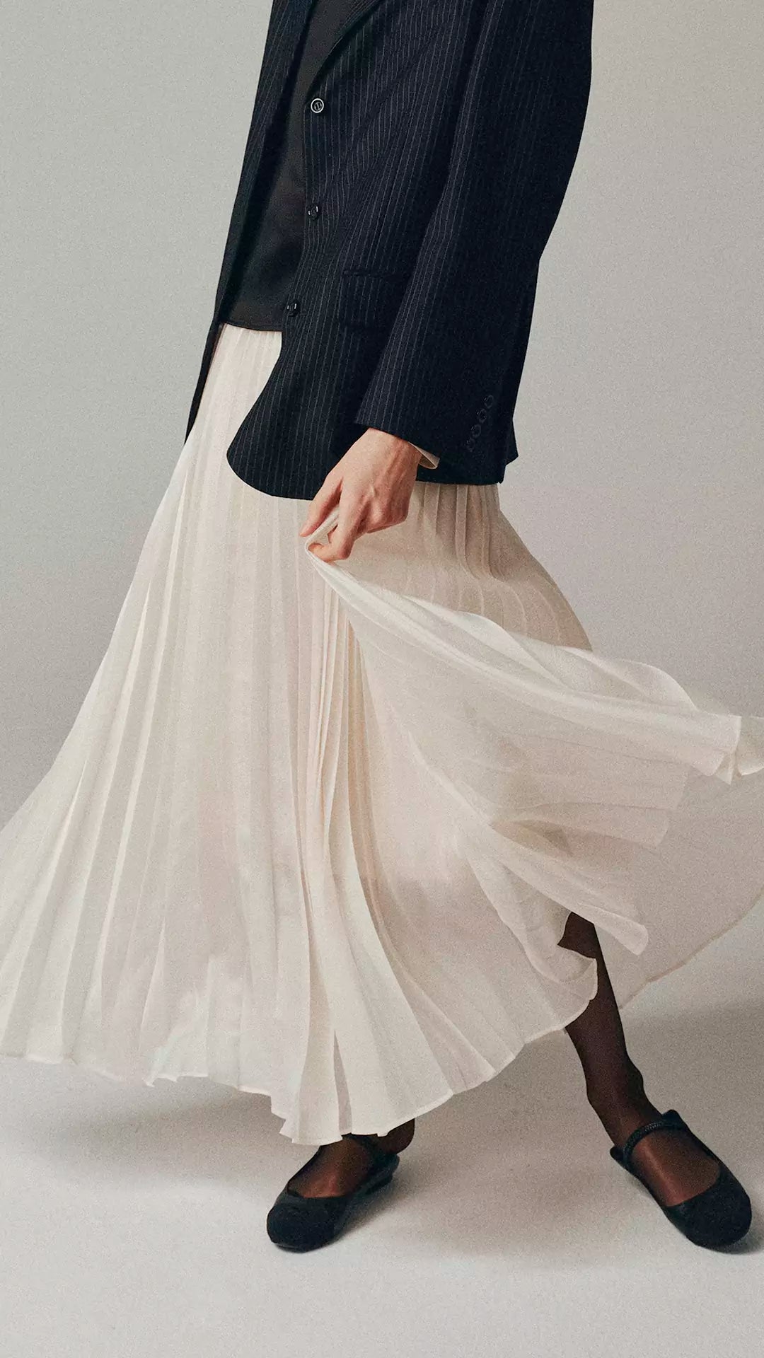 Elegant and Classic Pleated Flowing Midi Skirt