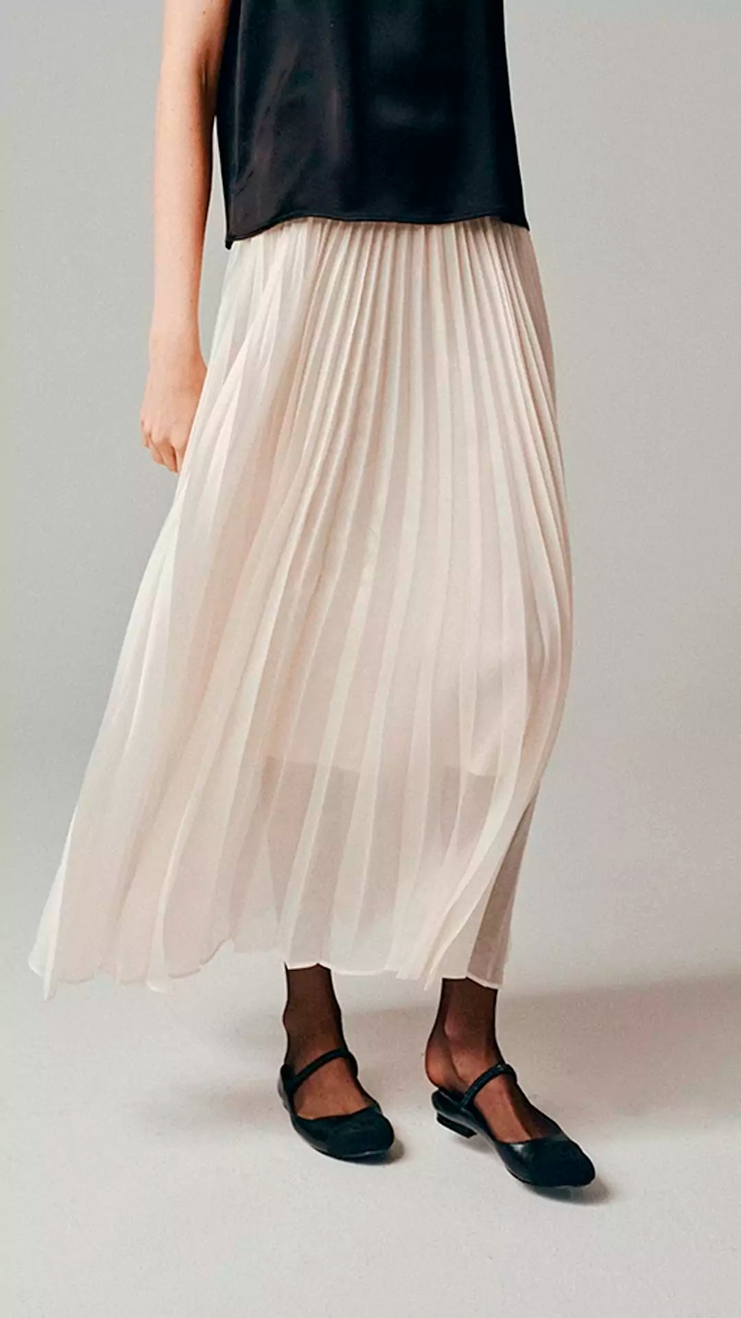 Elegant and Classic Pleated Flowing Midi Skirt