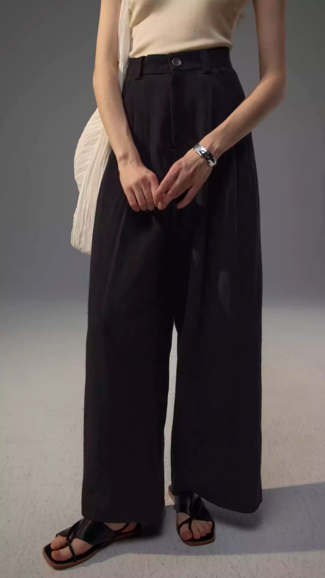 Relaxed Wide-Leg Linen-Cotton Blend Pleated Trousers