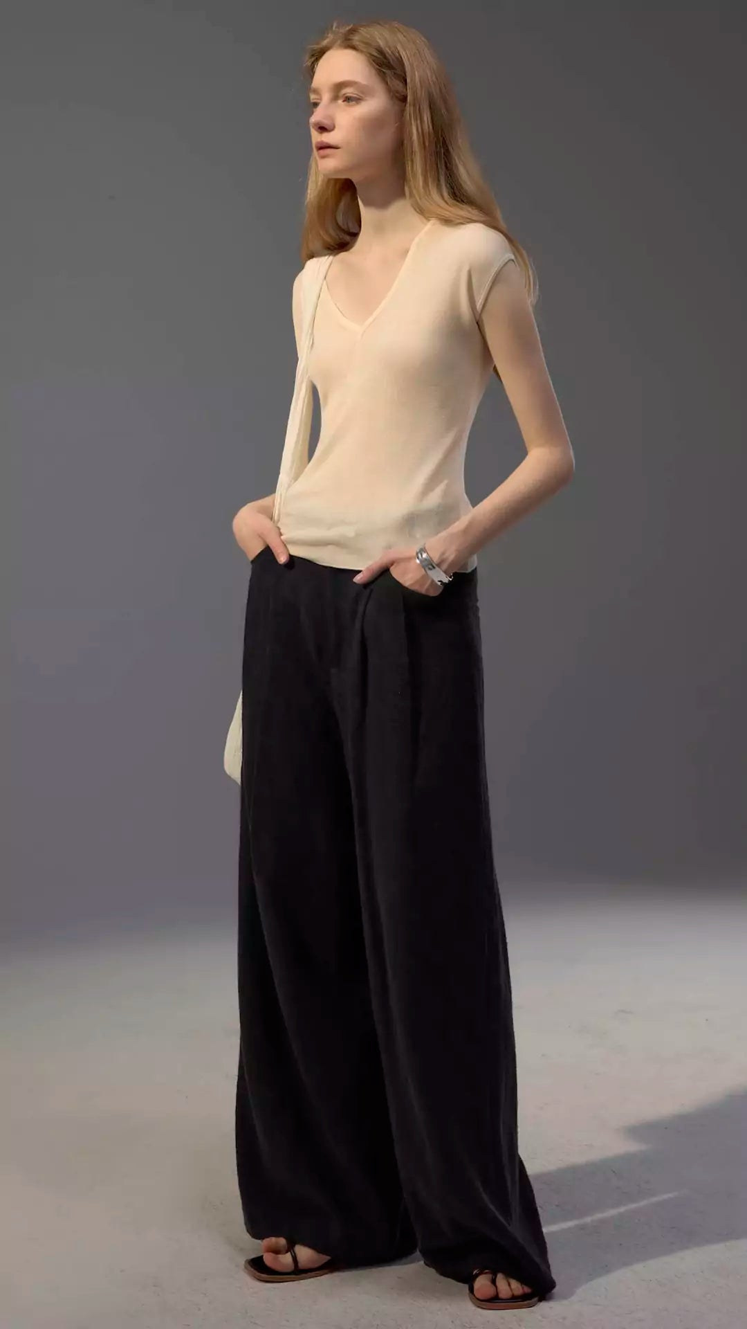 Relaxed Wide-Leg Linen-Cotton Blend Pleated Trousers