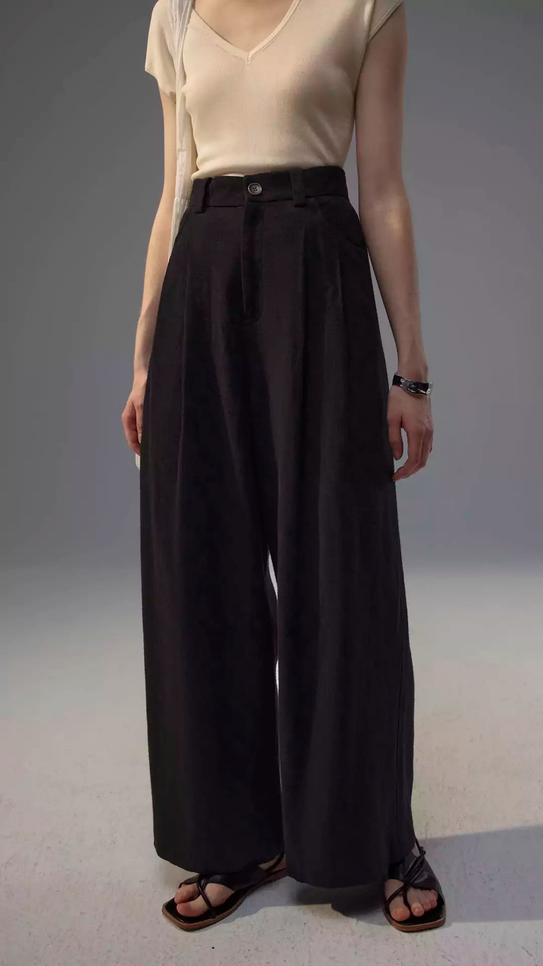 Relaxed Wide-Leg Linen-Cotton Blend Pleated Trousers