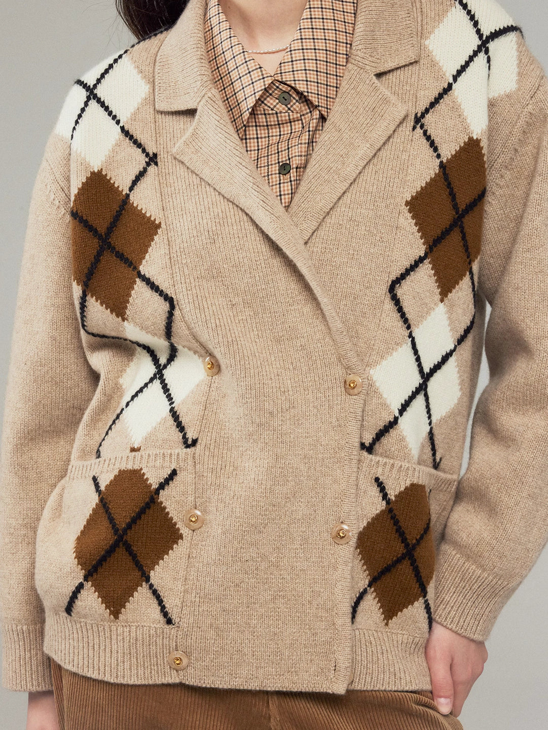 Sofhie Argyle Cardigan In Brown