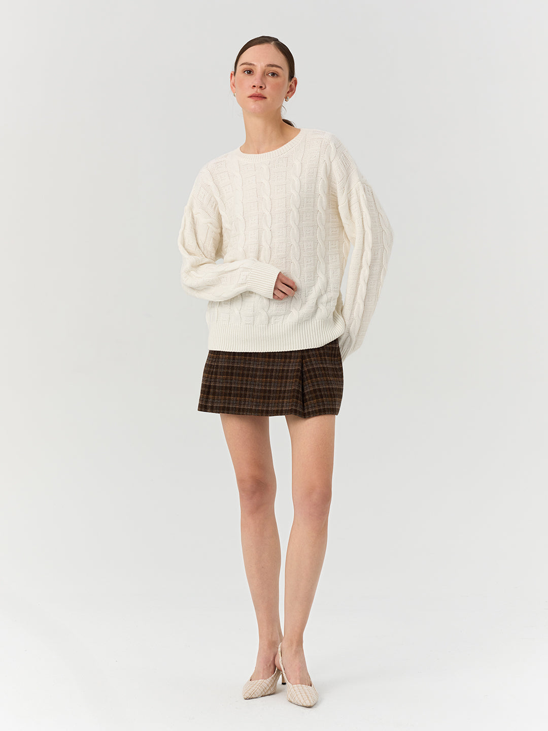 Loose Round Neck Cable-Knit Pullover Sweater