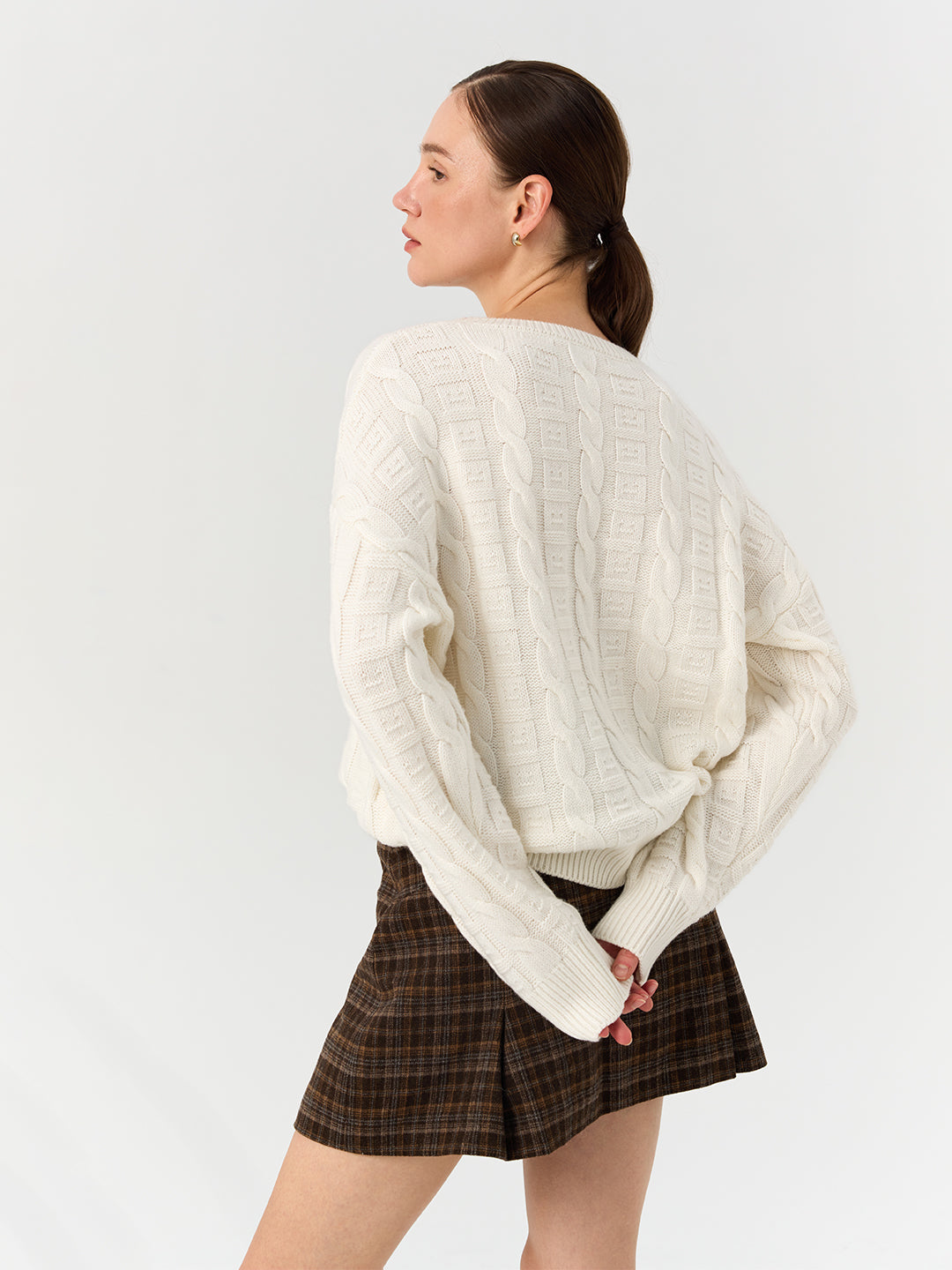 Loose Round Neck Cable-Knit Pullover Sweater