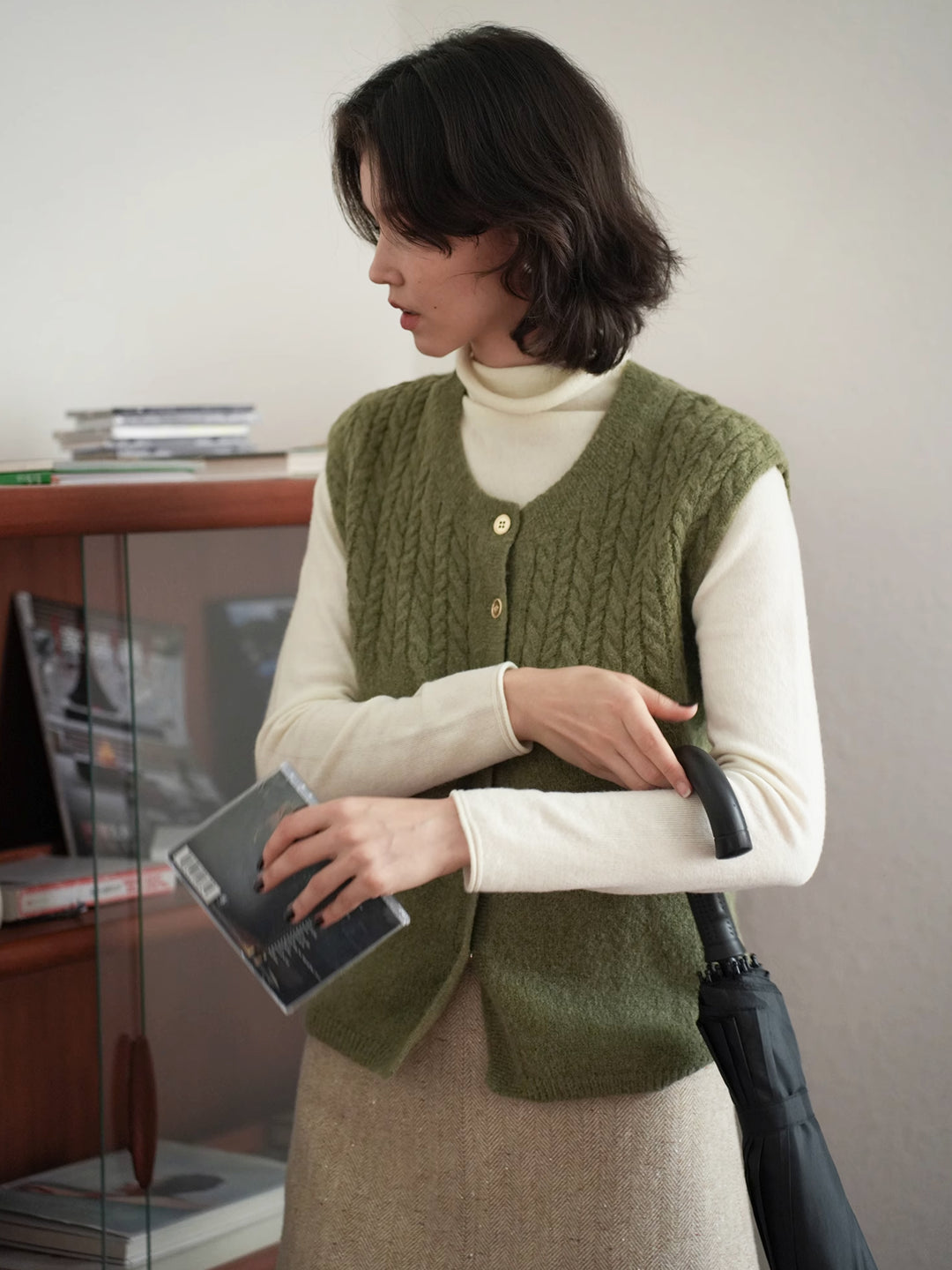 Loose Cable Knit Sweater Vest