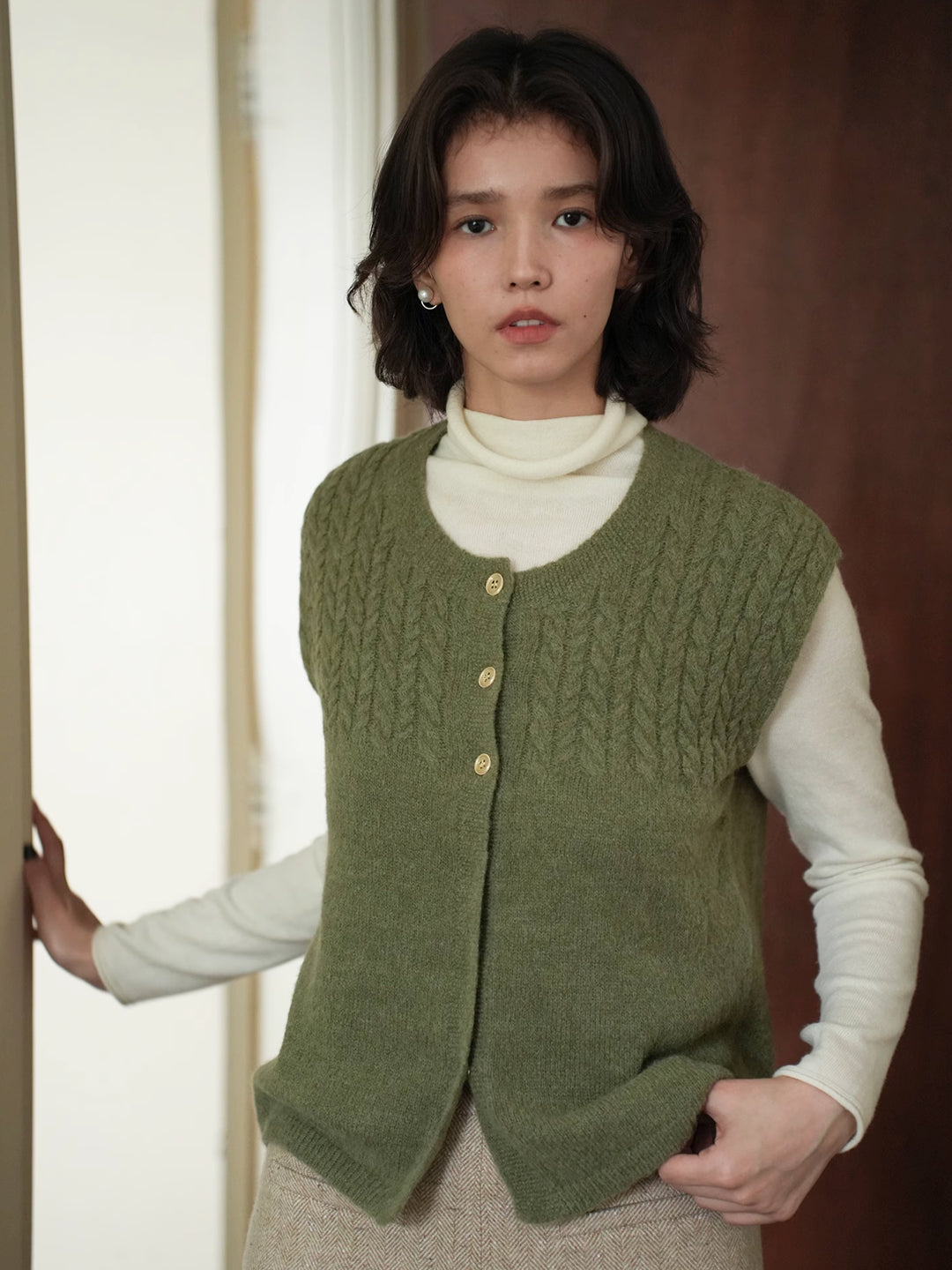 Loose Cable Knit Sweater Vest