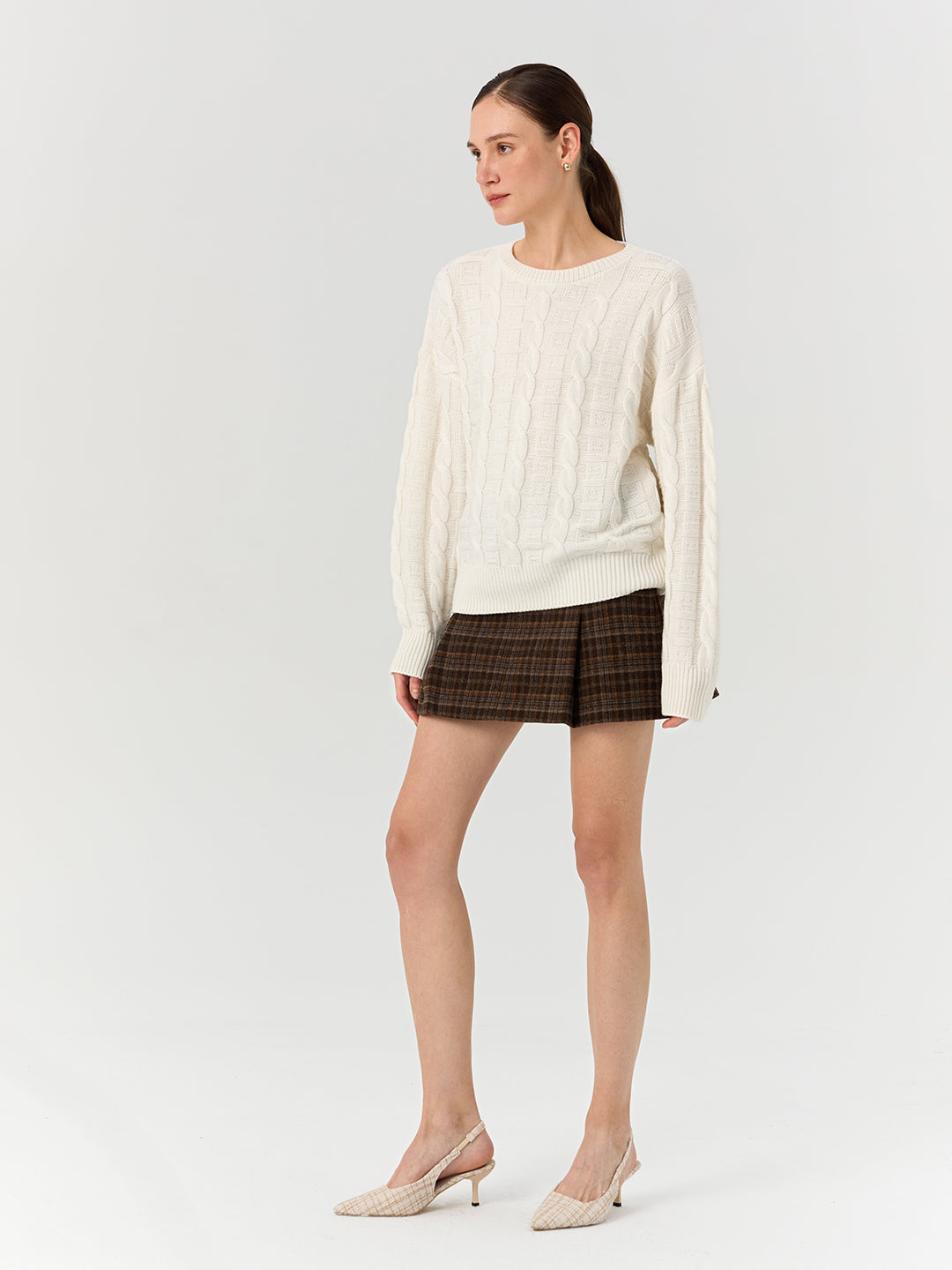 Loose Round Neck Cable-Knit Pullover Sweater