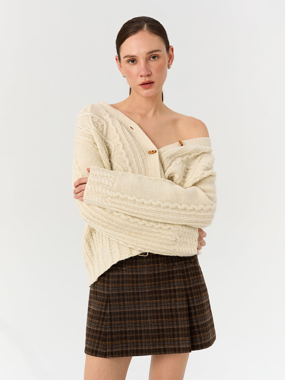 V-Neck Loose-Fit Cardigan in Cable Knit Merino Wool