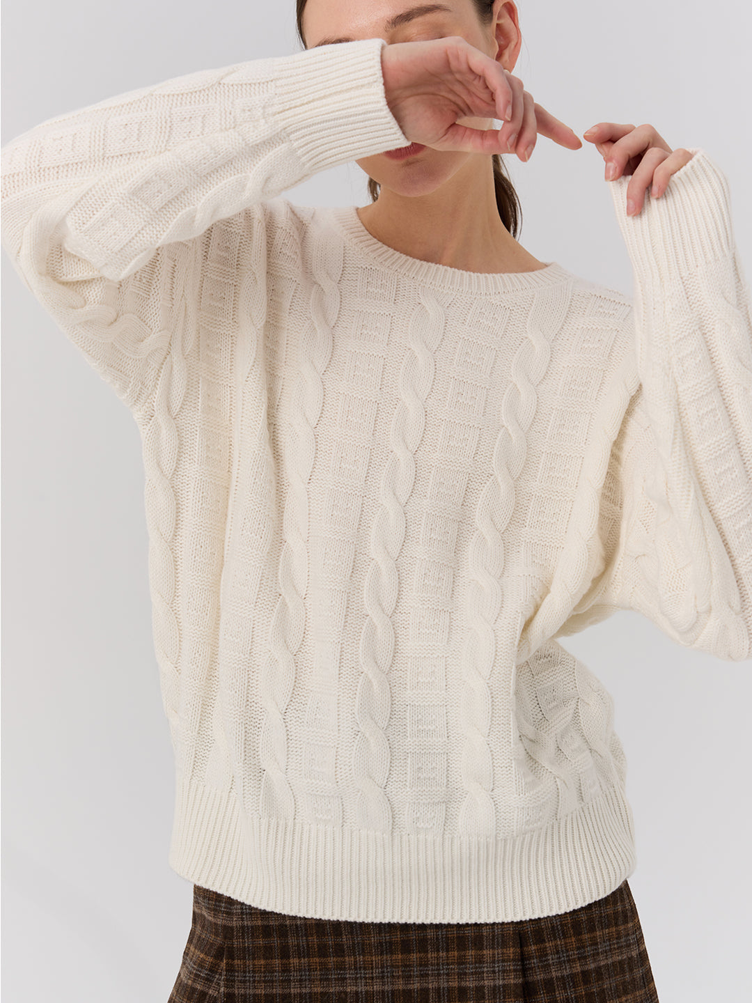 Loose Round Neck Cable-Knit Pullover Sweater