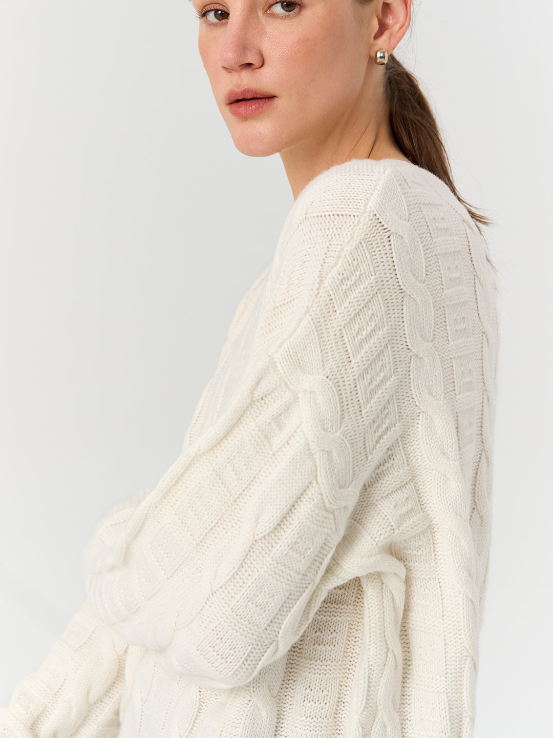 Loose Round Neck Cable-Knit Pullover Sweater