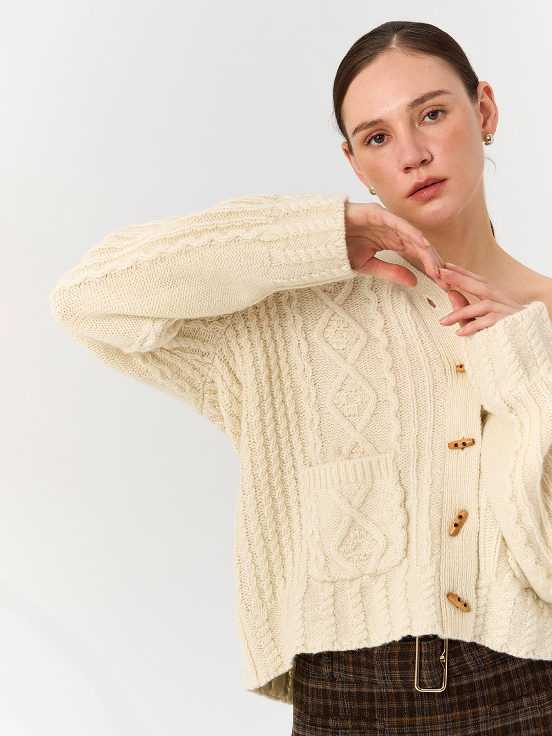 V-Neck Loose-Fit Cardigan in Cable Knit Merino Wool