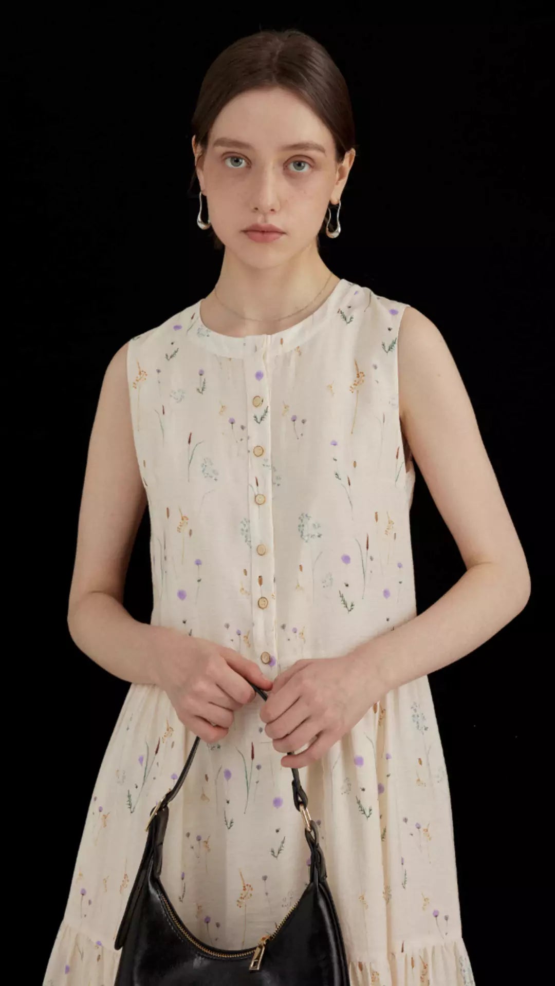 Vintage-Inspired Sleeveless Floral Midi Dress