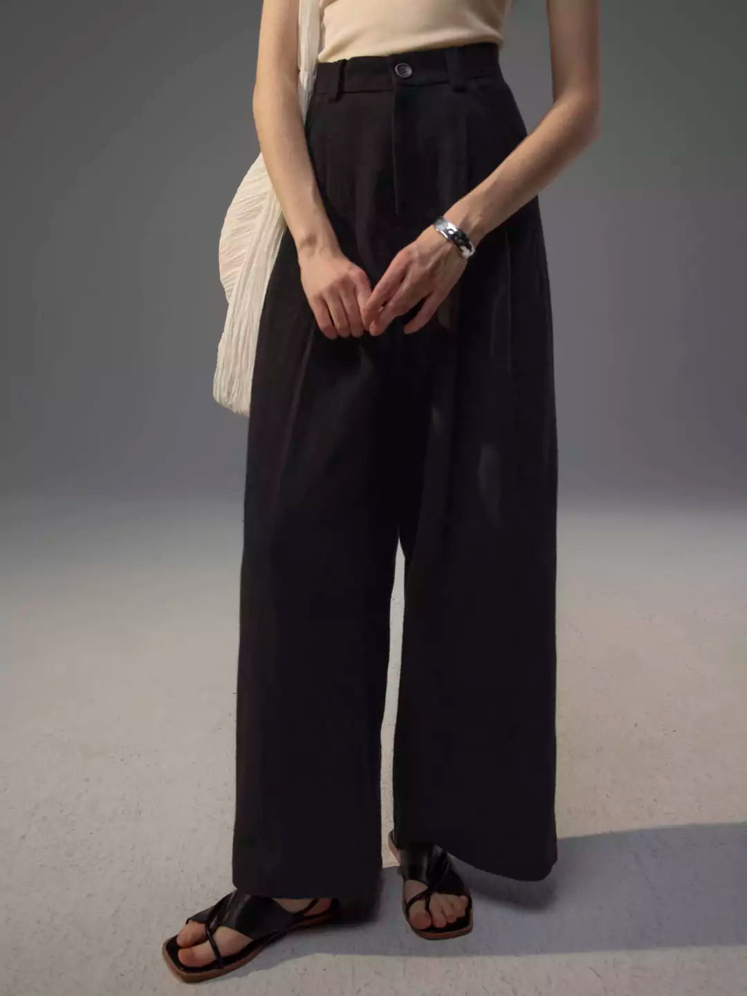 Relaxed Wide-Leg Linen-Cotton Blend Pleated Trousers