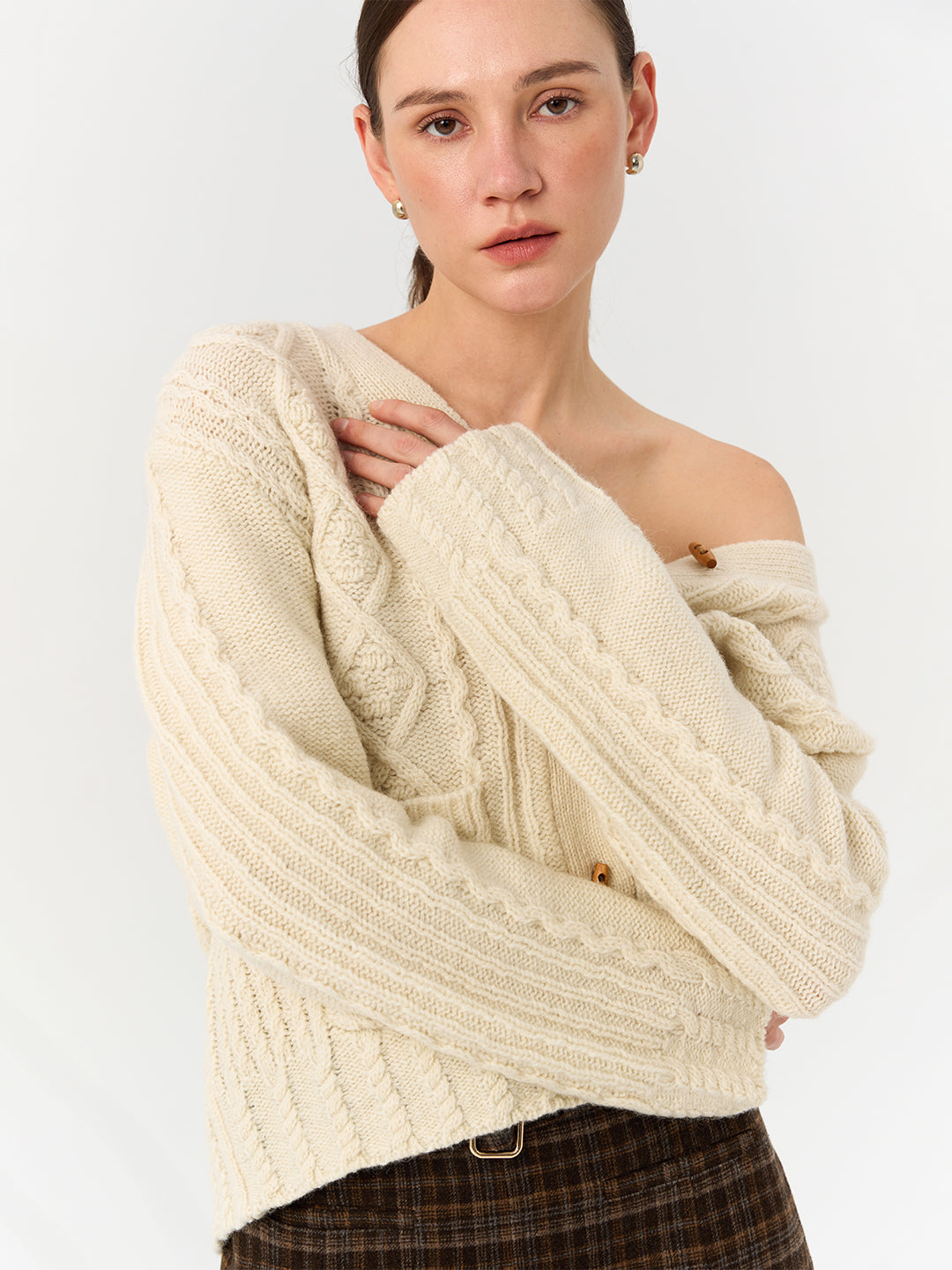 V-Neck Loose-Fit Cardigan in Cable Knit Merino Wool