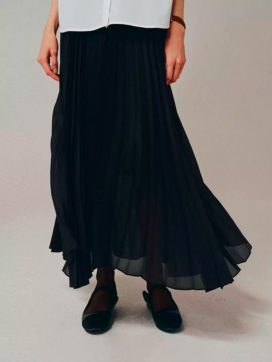 Elegant and Classic Pleated Flowing Midi Skirt