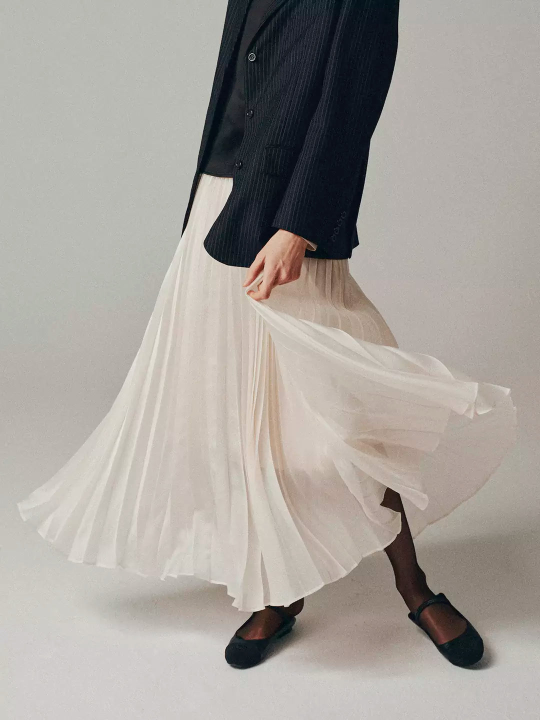 Elegant and Classic Pleated Flowing Midi Skirt